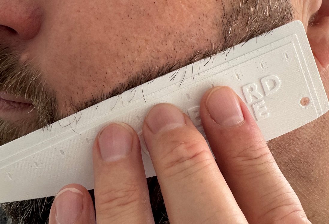 Razor Geeks Beard Edge positioned beneath the cheek line